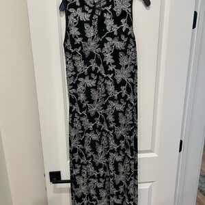 Ronni Nicole Black and White Sleeveless Maxi Dress